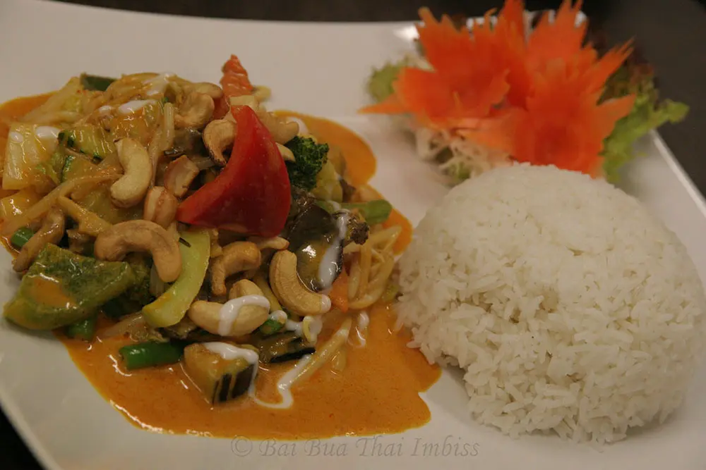 Rotes Curry mit Ente und Jasminreis